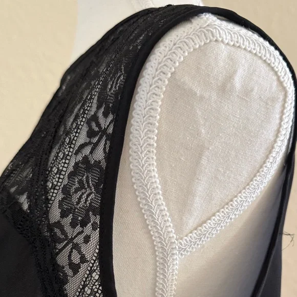 Fun2fun black lace camisole/ tank top - Picture 3 of 10